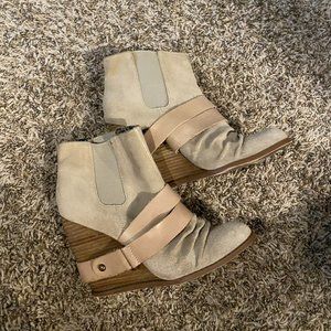 Seychelles Slip on Beige Tan Wedge Booties Suede ankle boots